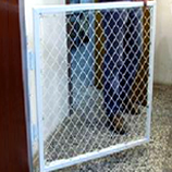 redes en puertas de escaleras